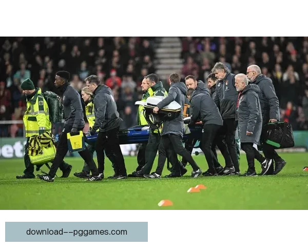 匈牙利助教替补席突发晕厥比赛中断长时间紧急处理引关注